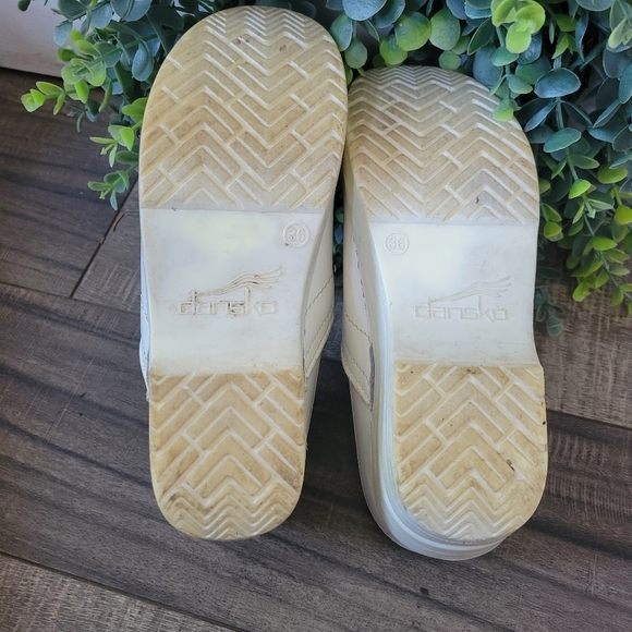 Dansko Professional White Leather Nurse Slipon Clogs Women's EU 36 US 5.5/6 - Picture 7 of 9
